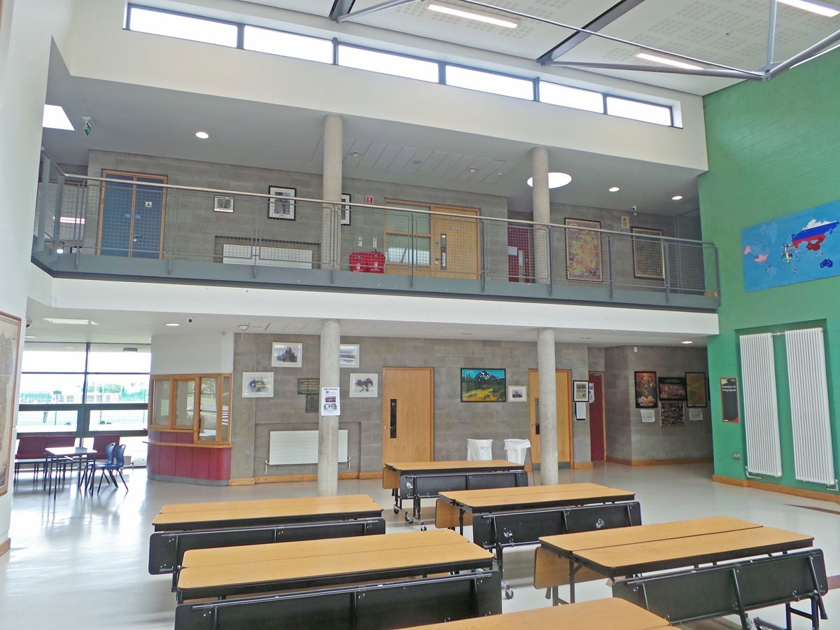 Colegio público en Irlanda "Ballinteer Community School"