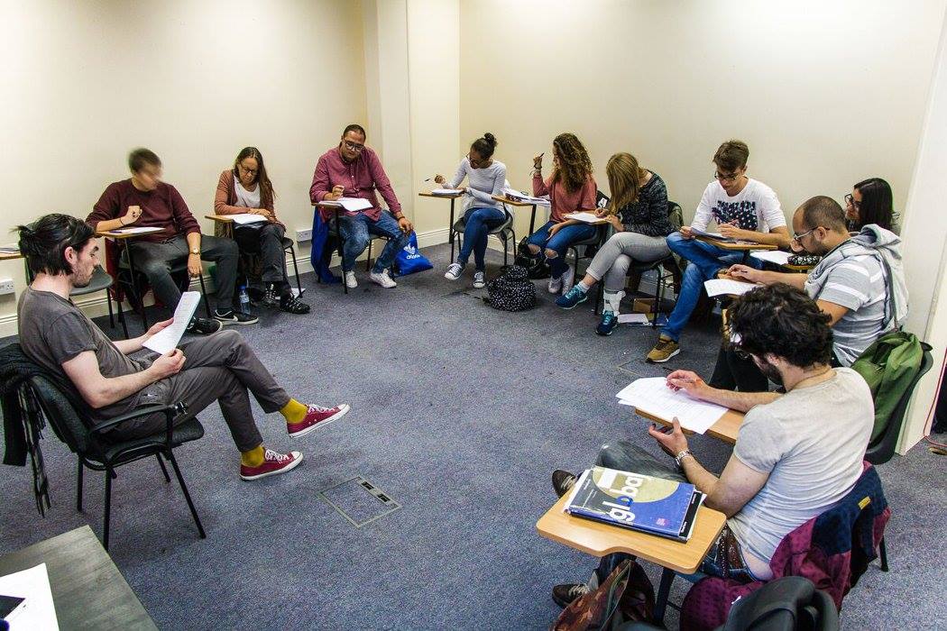 Curso de inglés en escuela económica en Dublín
