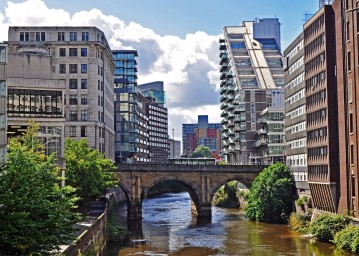 Estudia en Manchester