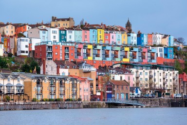 Estudia en una ciudad moderna como Bristol