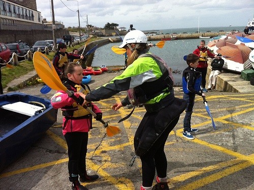 Campamento de verano de kayak con monitores