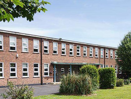 Colegio público en Irlanda "Manor House"