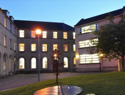 Colegio público en Irlanda "Ursuline college sligo"