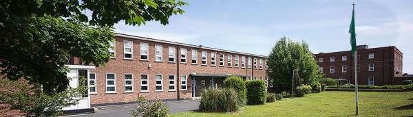 Colegio público en Irlanda "Manor House"