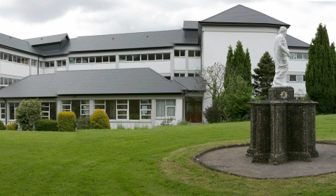 Colegio público en Irlanda "Presentation Secondary School Clonmel"